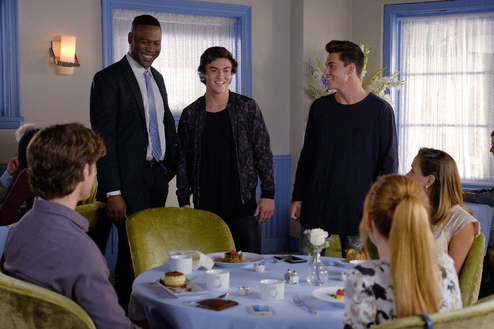 DolanArgentina's tweet photo. Los chicos apareces en el episodio 3 de la temporada 1 de "Famous in Love" https://t.co/CVsgkVs3cT