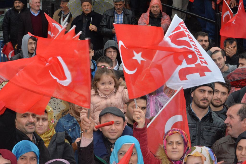 suleymansoylu's tweet photo. Güçlü yarınlar için, güçlü gelecek için Akçaabat tabii ki #EVET diyor https://t.co/gG0XXXgCe7