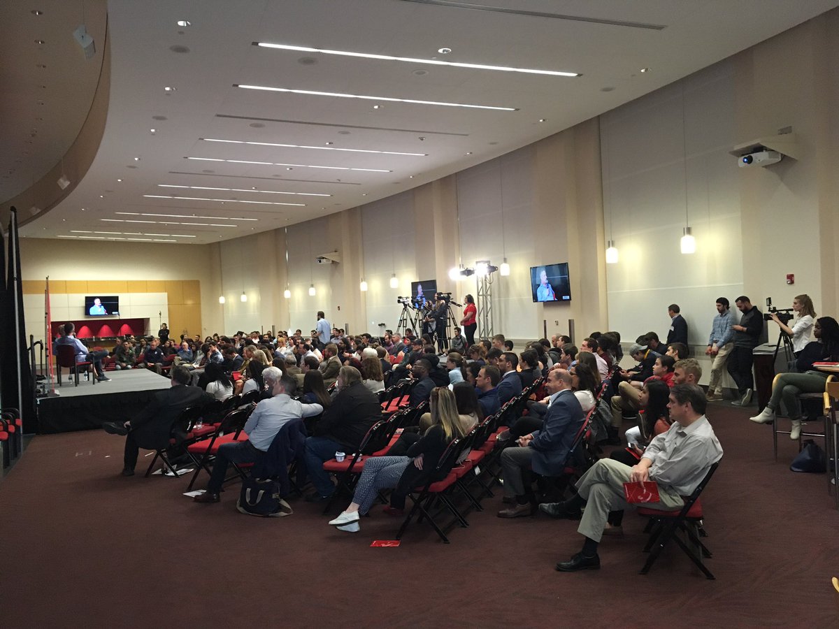 PlayItForwardBU's tweet photo. @BillSimmons knows how to attract a crowd! Huge turnout for the last panel of #PlayItForwardBU https://t.co/hV9a7asMAG