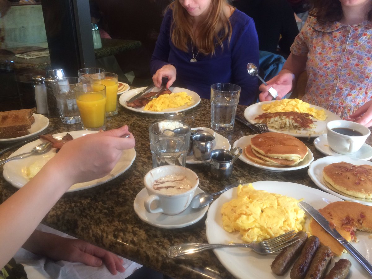 prof_romance's tweet image. How we prep for a #pcaaca17 day #pcaromance