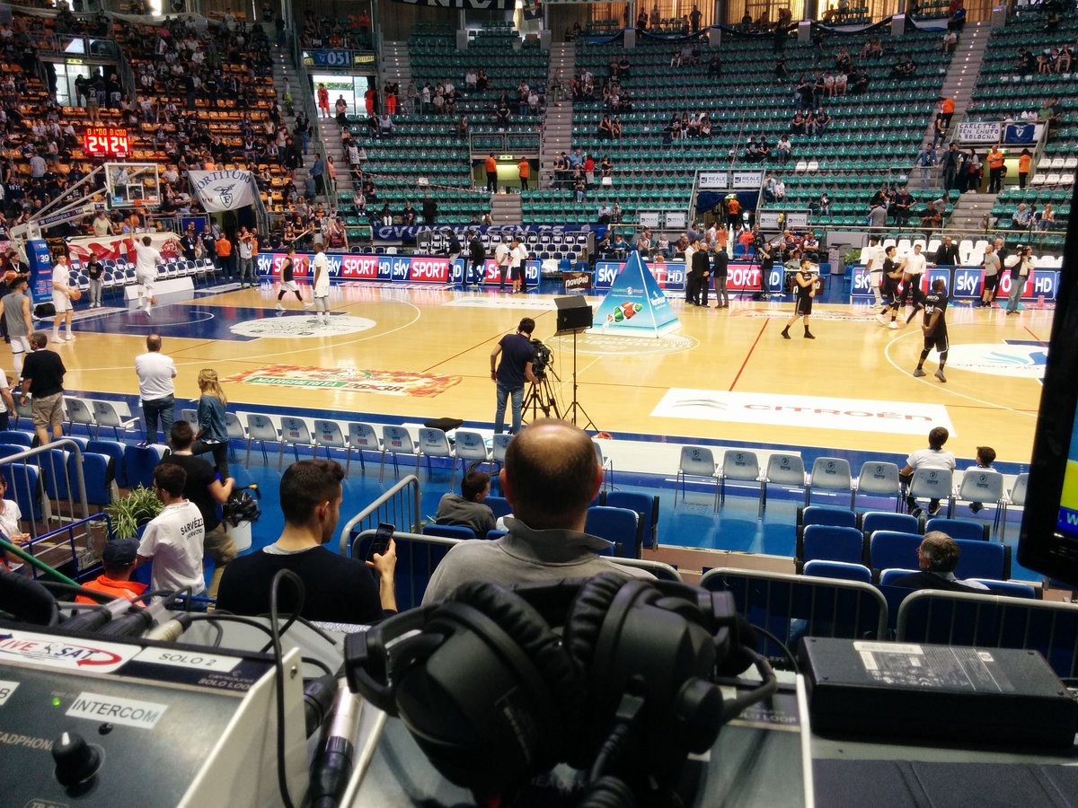 Un'ora e mezza alla palla a 2... Ready?!? #derby105 @F103Official @Virtusbo