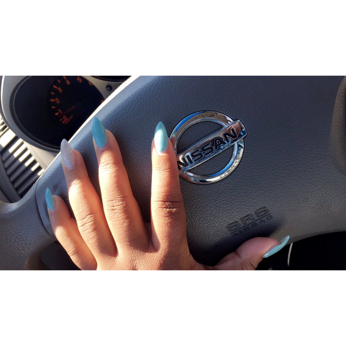 kbsherexo's tweet photo. S/O to my girlfriend, love my nails ππ #SatisfiedPrincess https://t.co/ScPoEQ4uSX