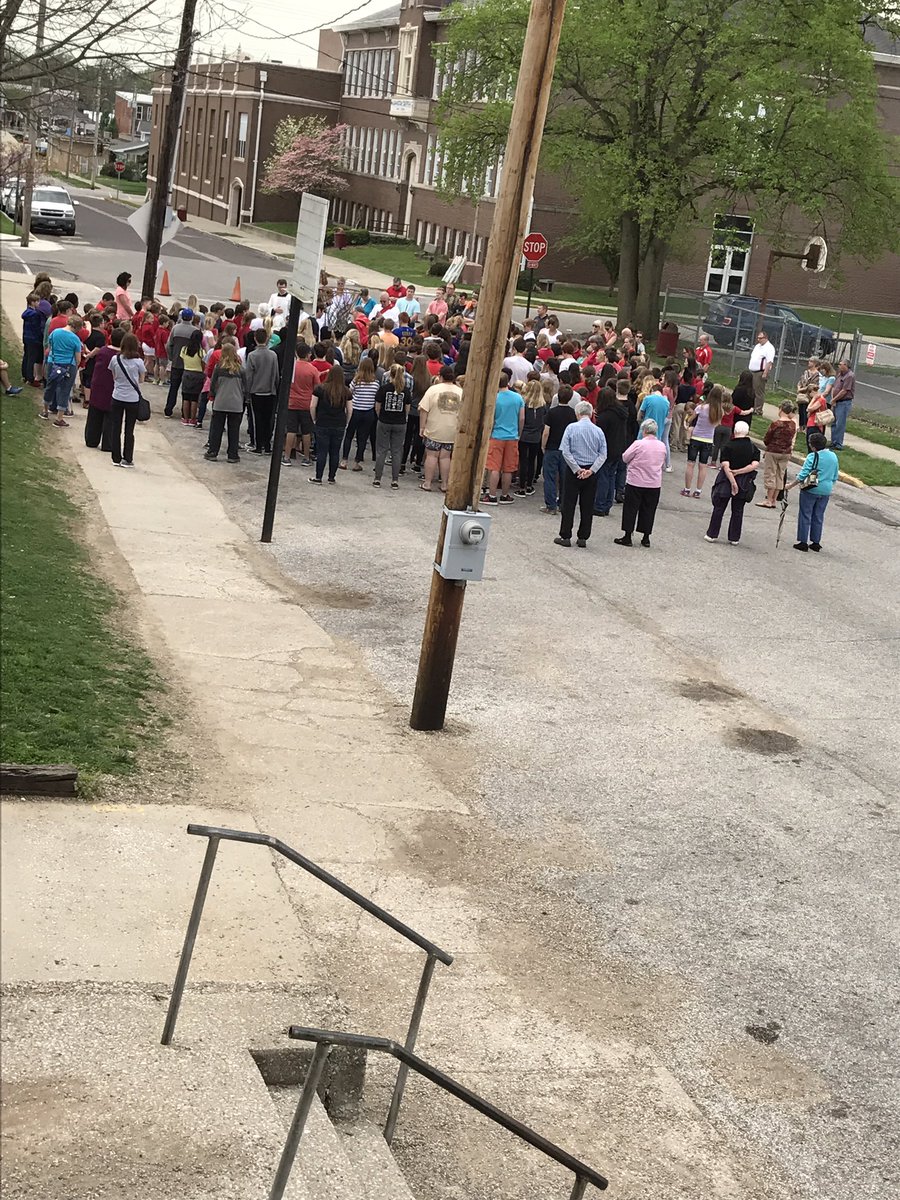 wckclass108's tweet photo. #StationsOfTheCross held on the campus of @WashCathSchools #GoodFriday @evdiocatholicsc @ccwolh https://t.co/bo8b1wuDOT