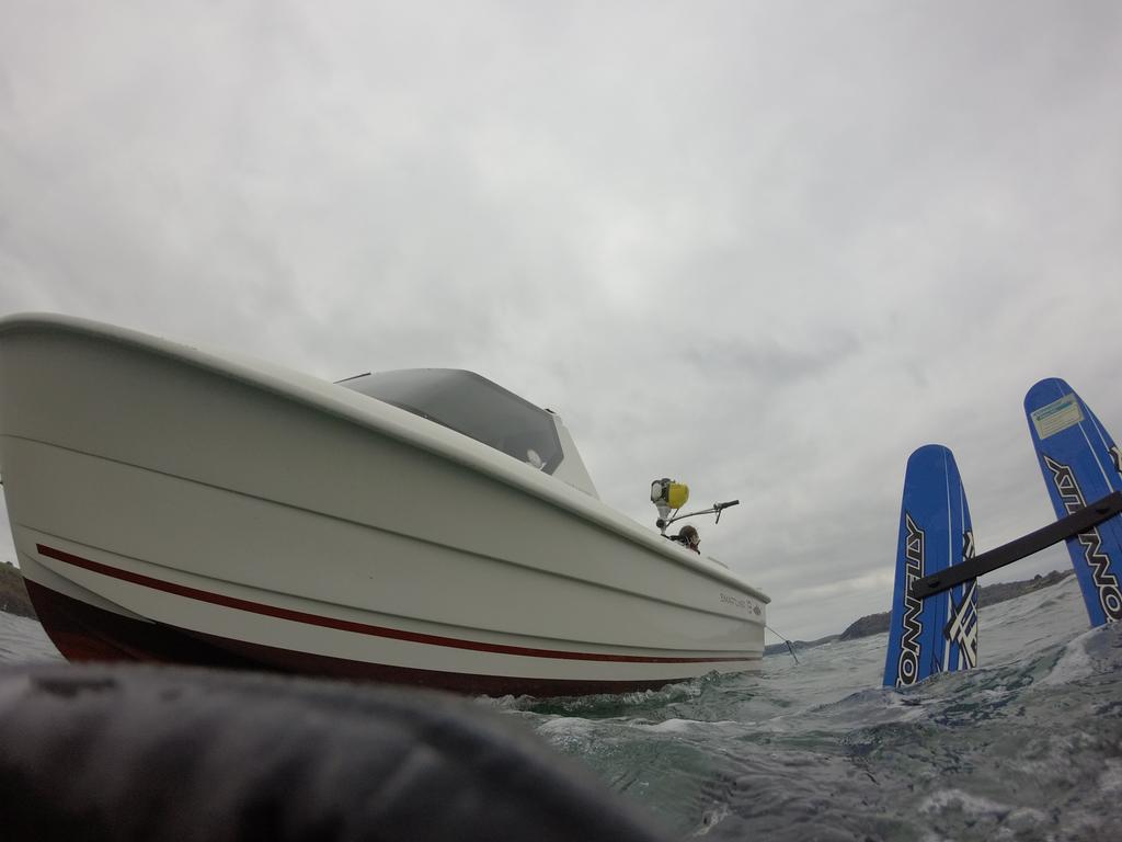 CjeffersonChris's tweet photo. Fun day water-skiing#cold https://t.co/WM8bK1BFkJ