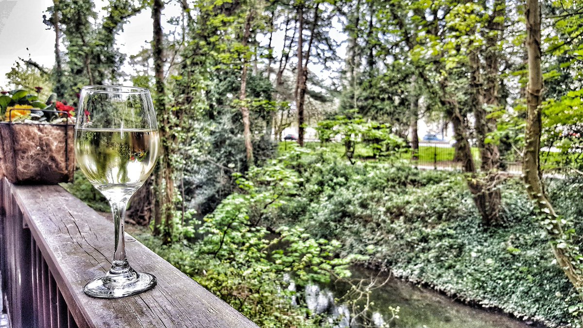 pip_says's tweet photo. What's everyone in #Cardiff doing for #GoodFriday i'm having a lovely wine with @LukeClearWave on the terrace of the lush @ParkPlazaCardif https://t.co/y3le6WgPlR