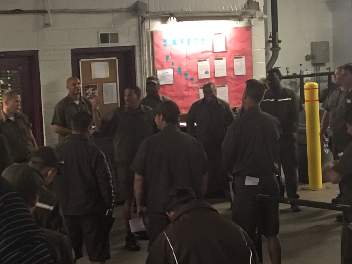 Ted_talkz's tweet photo. Supervisor Dave Camak talking about avoidance of tier 3's for Caton Center's PCM! @ChesapeakUPSers #UPSBaltimore #StriveForSafety https://t.co/yL86yRJ5k8