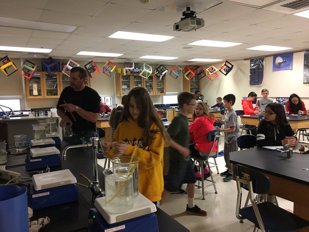 sarahncarlson23's tweet photo. Awesome science lab with insulators this morning @KelloggMiddle in Terhaar's 6th #kelloggrps #sciencerocks https://t.co/LmvH3i8ZJn