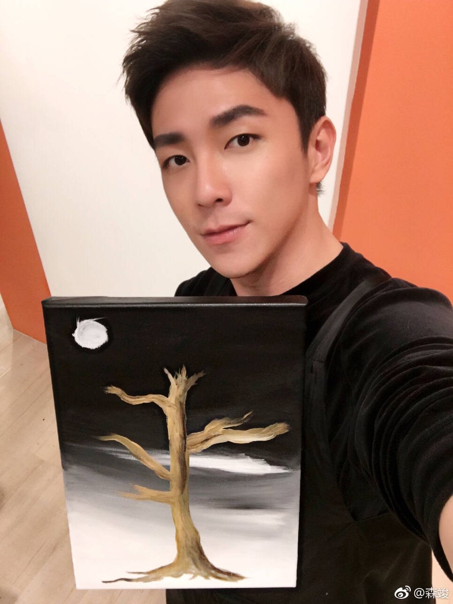 9vPplVKAH5DmeuE's tweet photo. 170414 #Bernard #bernardsjun #bernardsj #삼준 #森竣 weibo up
쭌이 직방에서는 나무랑 해는 없었다 ㅋ해가 맞나? 그림 완성해서 올려준 멋쟁이 😍이 불금에 놀지도 않고 예술 삼매경👍👍👍👍 https://t.co/JNEqa4S624