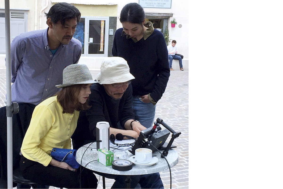 Cinematraque's tweet photo. Autre événement pour les cinéphiles alcooliques, la présence de 2 films de #HongSangSoo #LaCameradeClaire HC et #GeuHu Compet' #Cannes2017 https://t.co/4V3FvpR5LD