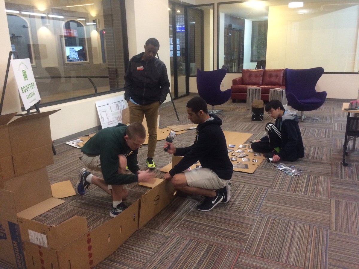 YLIDSM's tweet photo. YLI members are creating marketing materials to promote @ReggiesSleepout with @ihycdsm today! #istandwithreggie https://t.co/nGleqlacaq