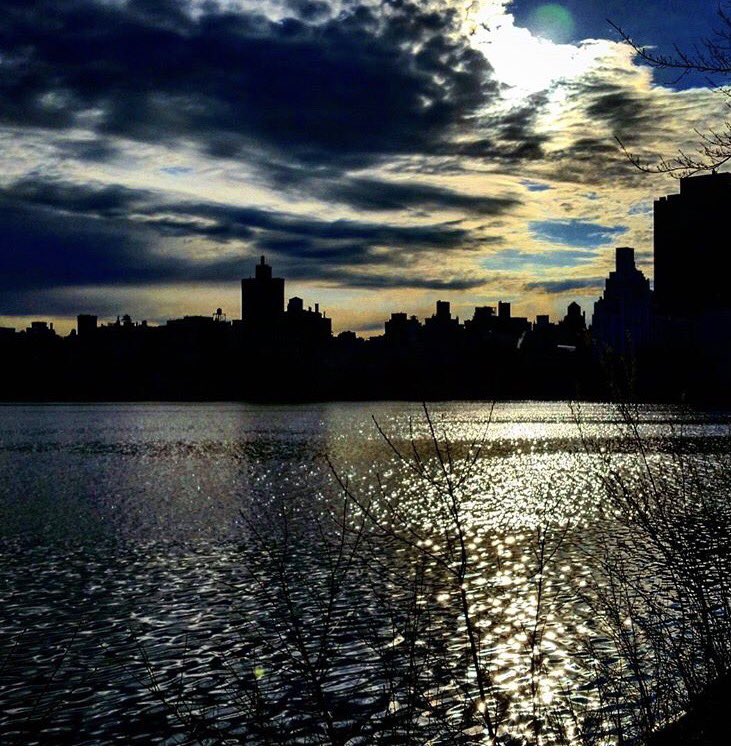 nursemilomsnrn's tweet photo. Sunrise Reflections 🌅
#centralpark #running #trail
#photography https://t.co/DhCaGRi4RH