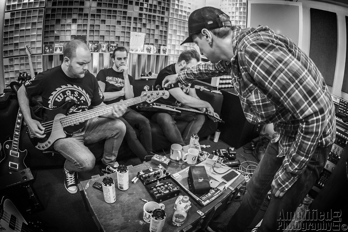 The boss <a href="/JamesCTmusic/">James Curtis-Thomas</a> directing the Piston sound 🔊 The mix is sounding incredible!! 📸 - <a href="/AmplifiedMark/">Mark</a> #Piston #EssexRecordingStudio