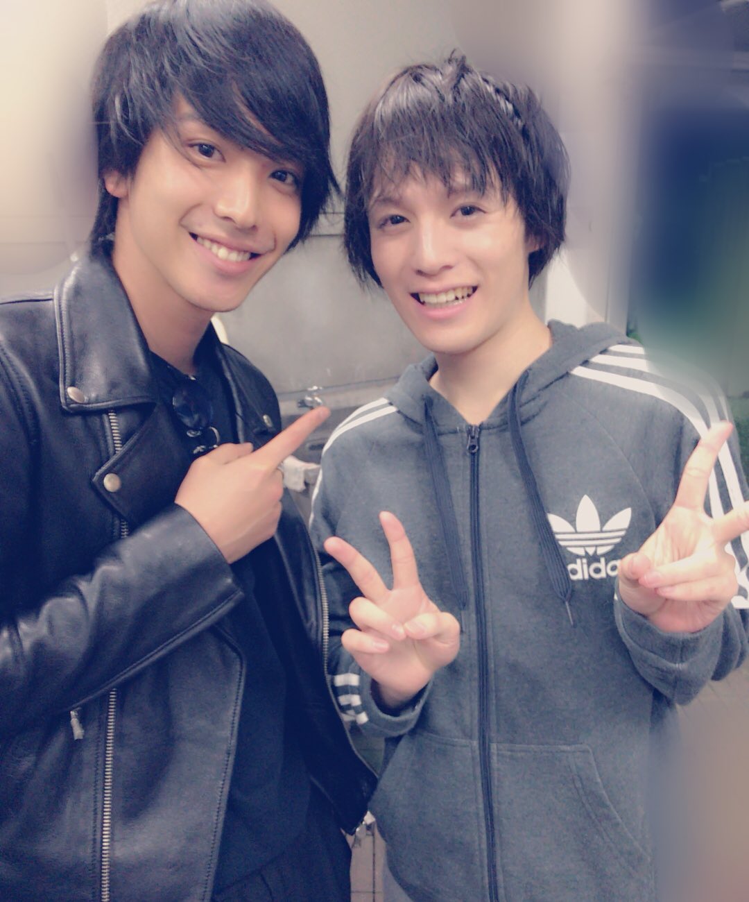 横田龍儀 無事に東京凱旋初日終了 ご来場頂いた皆様 ありがとうございました 今日は宇田川町で待っててよ で共演した 黒羽麻璃央くんが観劇にきていました お久しぶりのまりおくん