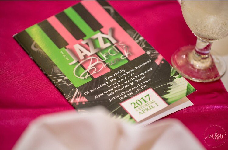 BDOAKA's tweet photo. Beta Delta Omega's signature #JazzyJeansBrunch2017 🎷💛 at the Jackson Convention Complex on 4/1! #AKA1908 #BetaDeltaOmega 💞💚 https://t.co/hgwcXVUpw9