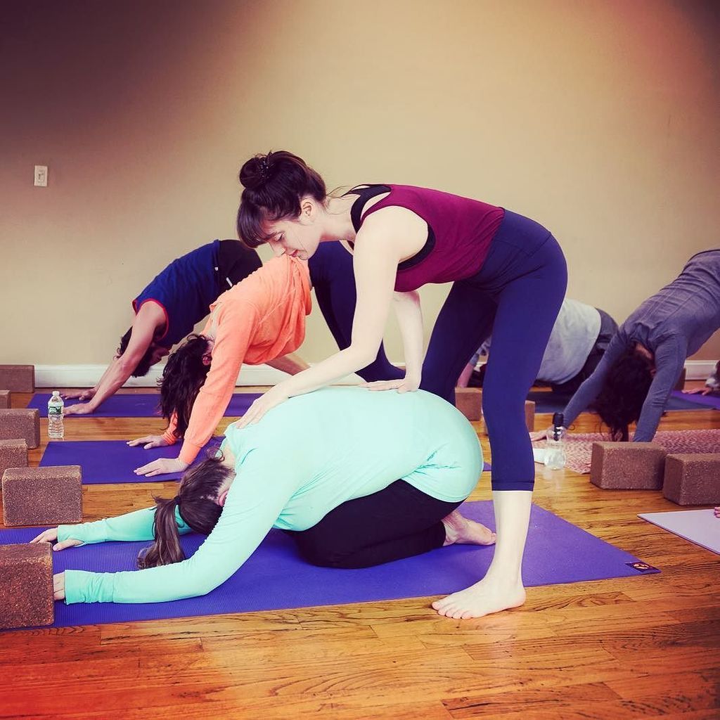joditheyogi's tweet photo. @yoga_agora sharing yoga with @weheartastoria - article here ➡️ "Namaste Ya'll" 
https://t.co/B5usJB8coz  with @r… https://t.co/yh2Wk5FXsi https://t.co/5MKyUh5z3T