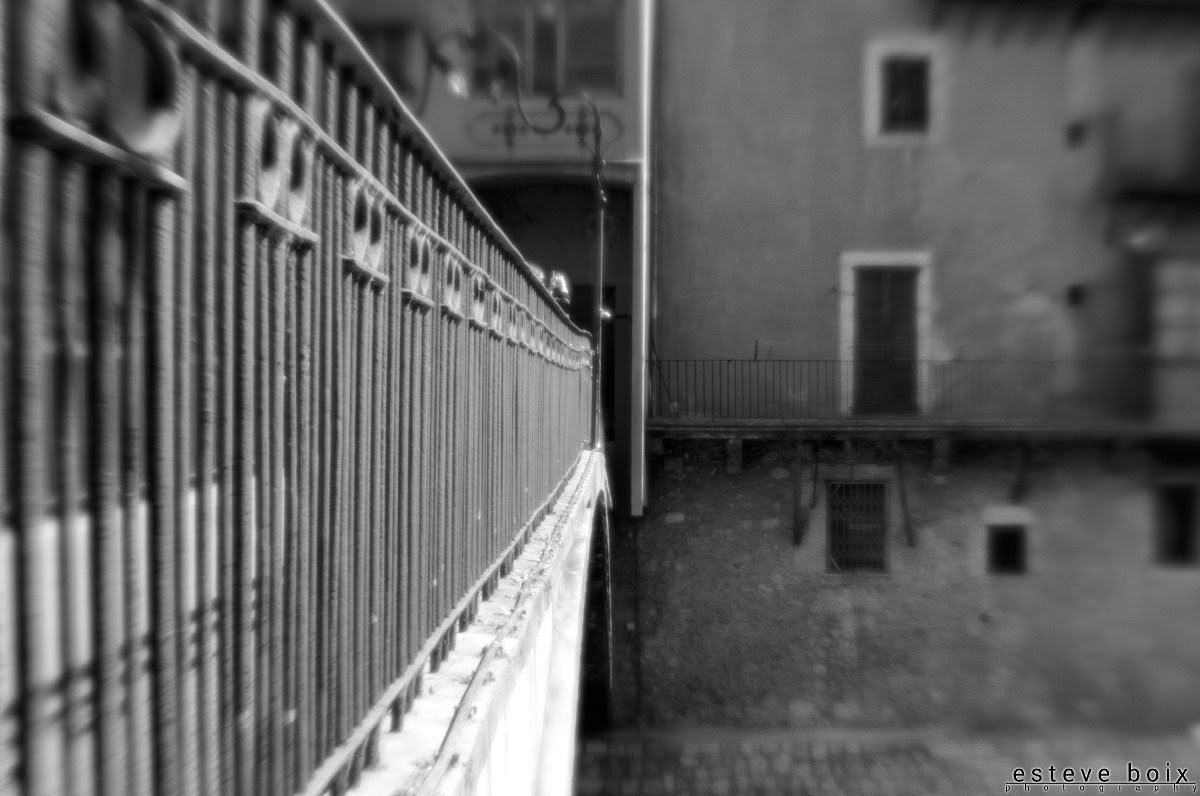 EsteveBoix's tweet photo. Photographer
#Girona, Girona

#Lensbaby SingleGlass @ f/4.

#fotografia #photography #catalunya #monochrome #singleglass #bridge #street https://t.co/0qdv1S1knK