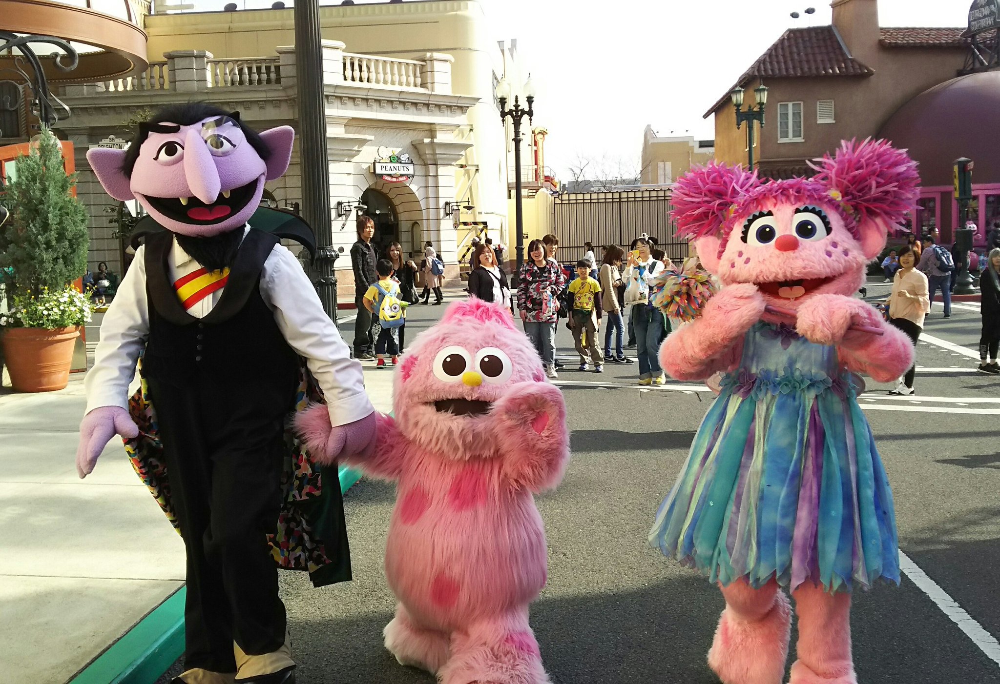 ひでくん V Twitter 本日 4 14 usj ユニバーサルスタジオジャパン のモッピー ハウス ハリウッドドリーム ザ ライド バックドロップ 前付近にて セサミストリートのキャラクターグリーティング その2です Usj ユニバ ユニバーサルスタジオジャパン ひでくん V Twitter 本日 4 14 usj ユニバーサルスタジオジャパン のモッピー ハウス ハリウッドドリーム ザ ライド バックドロップ 前付近にて セサミストリートのキャラクターグリーティング その2です Usj ユニバ ユニバーサルスタジオジャパン