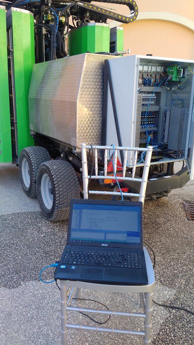 filippoandreac's tweet photo. Aggiornamento software in corso. #collaudo #prototipo atomizzatore #sostenibilità #vineard #ambiente @Arnaldocaprai @leafsrl https://t.co/Gaf0FkjTOW