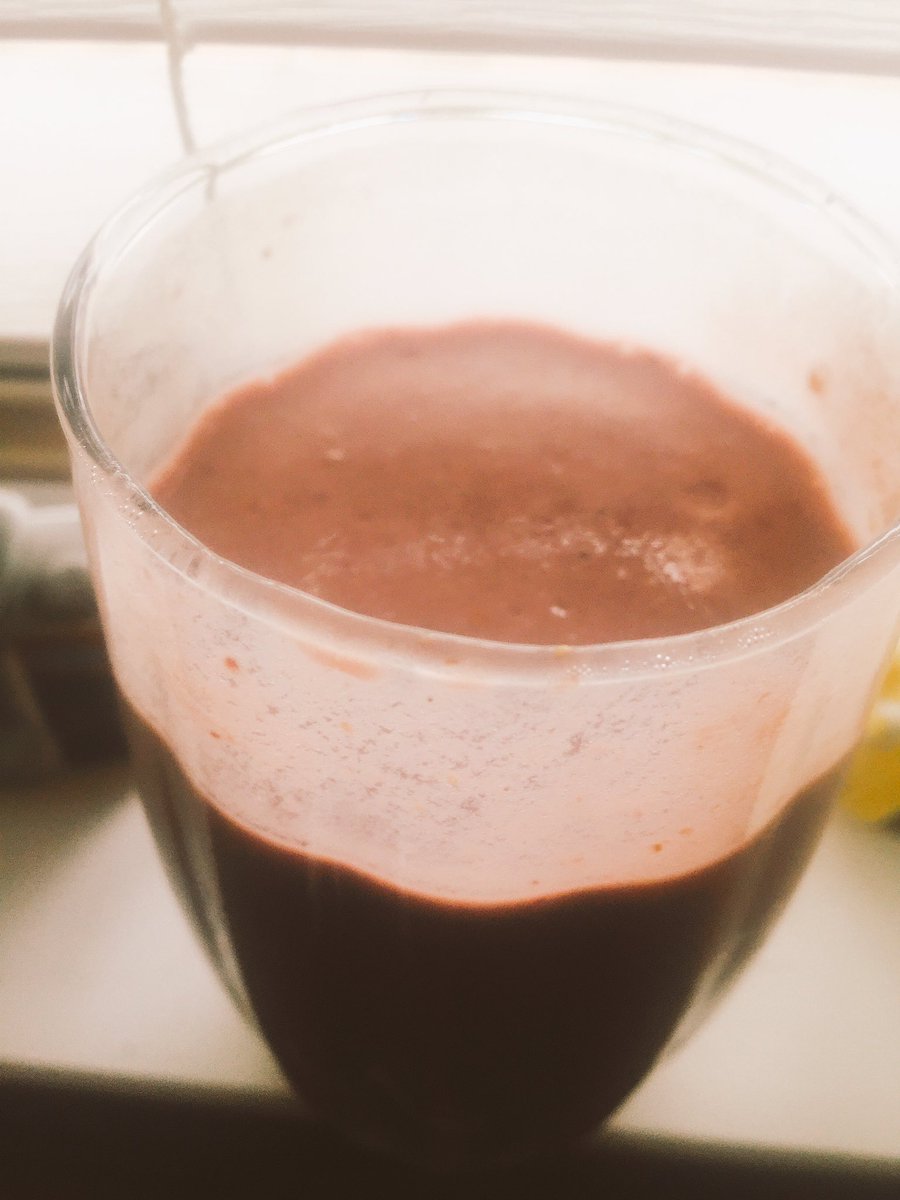 realmoodyjah's tweet photo. Breakfast/raspberry Greek yogurt maca root,naners, black berries, cashew milk and choc protein...#cosmicfood #thirdeye #chakra https://t.co/RCROYAYEaW