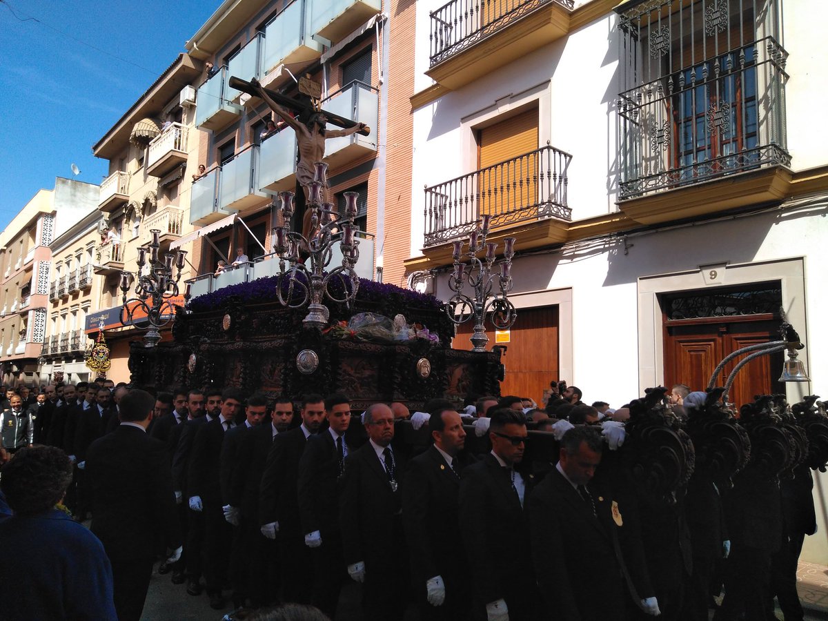 santacenero's tweet photo. El Cristo de la Expiración de @Hdad_Expiracion a punto de girar hacia C/Sagunto Detrás los sones de @CtRsarioLinares https://t.co/RmdohQHTmz