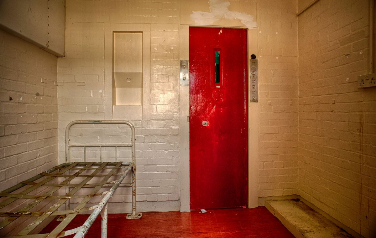 kraymemorabilia's tweet photo. #giveaway #win genuine brick from cell 116,Reg Krays cell at Blundeston prison. #RT previous tweet #thekrays #prison #crimememorabilia https://t.co/ZdBJdhX7yc