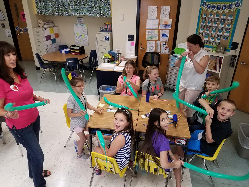 CarolineAtlanta's tweet photo. #WOW Day 2017 Fostering new talents with balloon animals @SweetAppleES @andylallison https://t.co/Rrs7TtgNPo