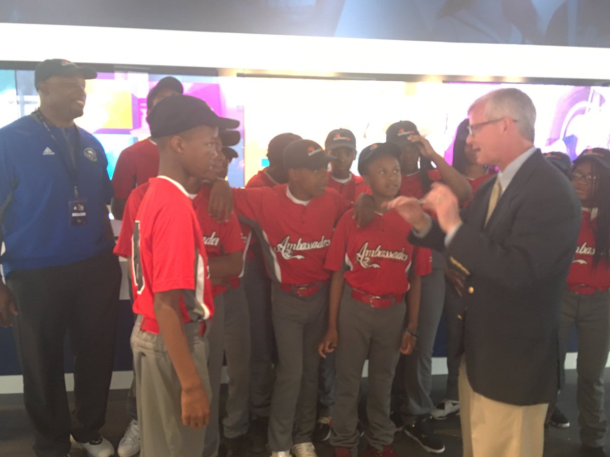 LEADAtlanta's tweet photo. .@SunTrustPark ribbon cutting @apsupdate @apsLongms #JrAmbassadors @680_The_Fan @Braves https://t.co/onngX1SlPz