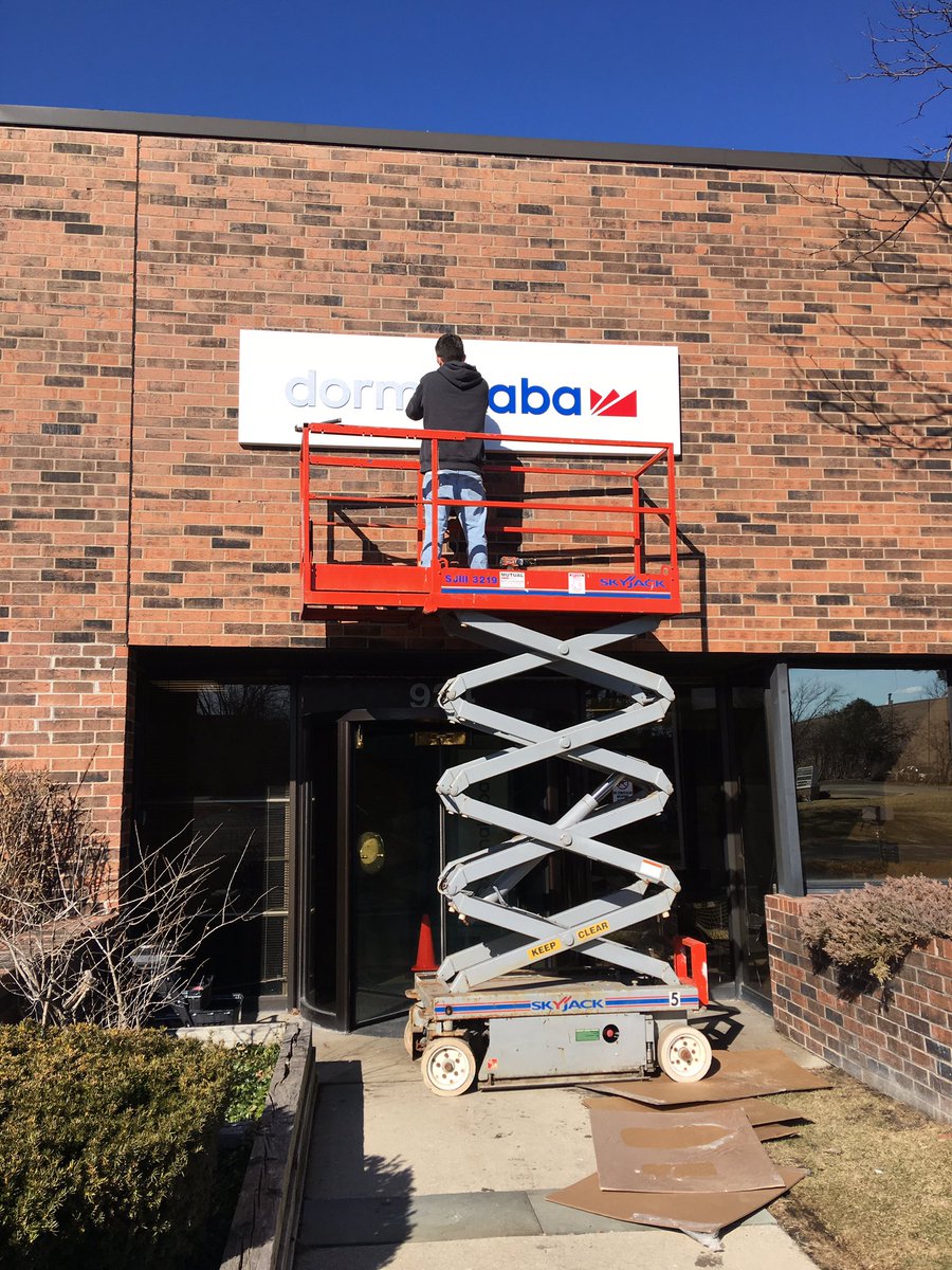 ApexSignGraphic's tweet photo. Custom Exterior Building Sign for dormakaba #ExteriorBuildingSign #CustomMetalSign #LakeBluffIL #LakeForestIL https://t.co/2M1YBlFHIl