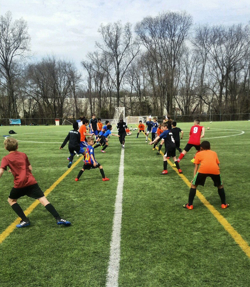 DTSvoetbal's tweet photo. Coach Frenkie and the Elite Spring Break players enjoying their last day! #SoccerCenters #DutchTotalSoccer #SpringBreakSoccer #EliteSoccer https://t.co/zMkAQsEfbL