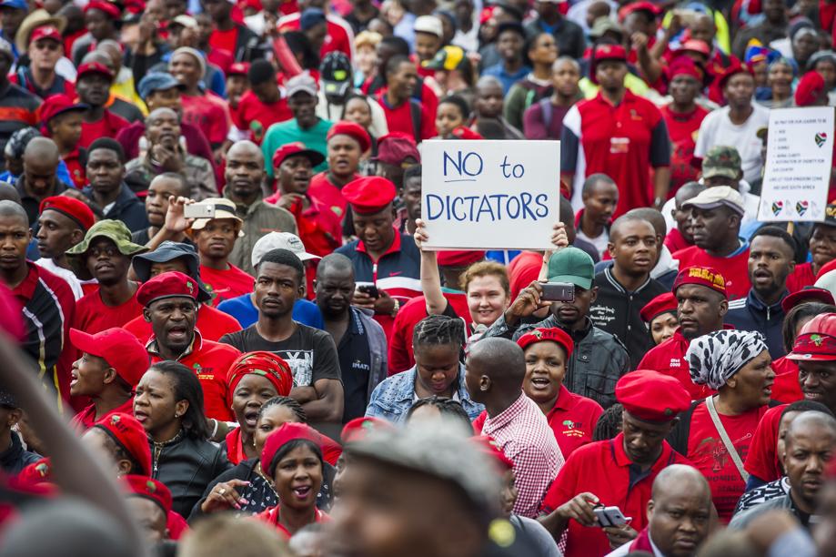 City_Press's tweet image. Anti-Zuma protests – ‘This is just the beginning’ ow.ly/sEga30aRqdY by @msindisifengu