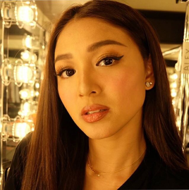 NenaJaps's tweet photo. Naddie does her own make up! amazing! such a trendsetter nd an artist! @JayeHanash @hellobangsie https://t.co/1QziBNWrzA