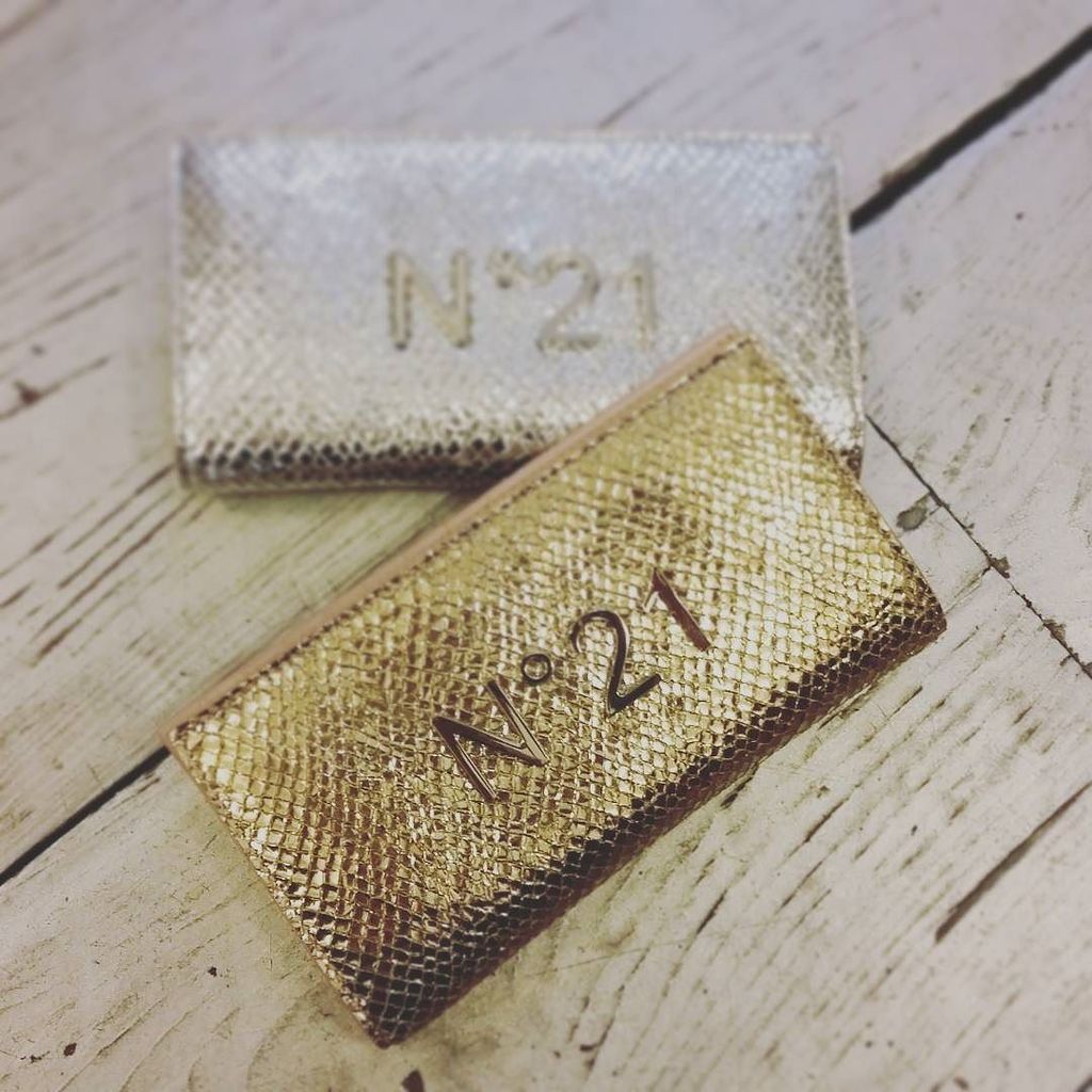 galleryfdm's tweet photo. #galleryfdm #n21 #alessandrodellacqua #numeroventuno #bestshop #bestshops #fashion #gold #silver #fortedeimarmi #summer #summercollection #… https://t.co/GhPnphUb04