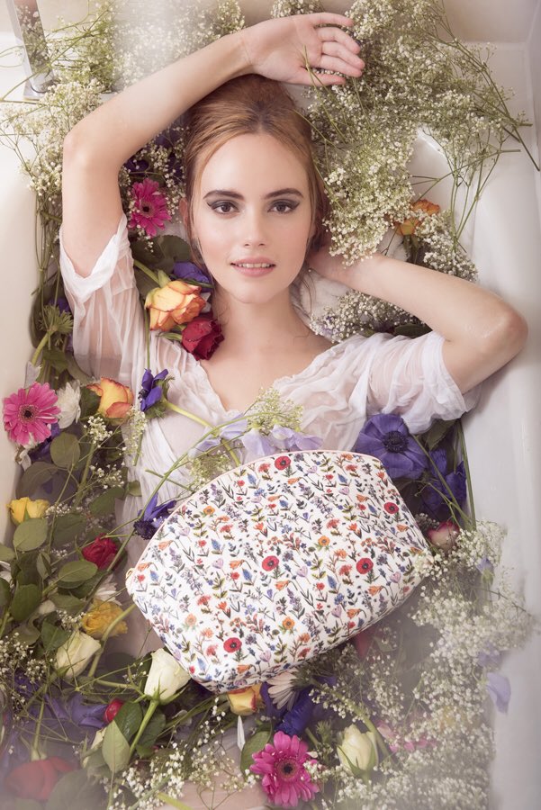 thecollectivema's tweet photo. Beautiful shot taken by our #collectivetalent #EmmaJaneLewis
#editorial #colour #flowers #smiles #photographer #fashion #beauty #creative https://t.co/lYV3DBhwEl