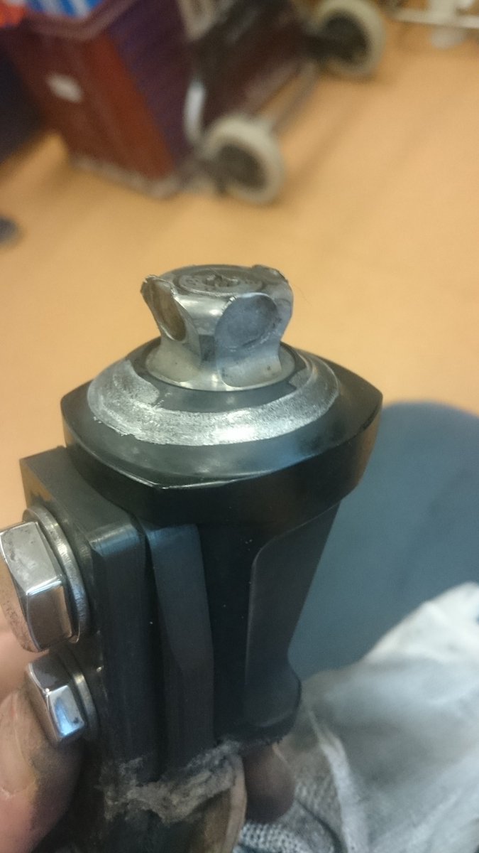 zjoerd1983's tweet photo. Note to self (en anderen): loctite niet vergeten, juiste moment vastzetten ๐ฅ #datgingnetgoed #raregeluidjes https://t.co/fkKi4b6CsP