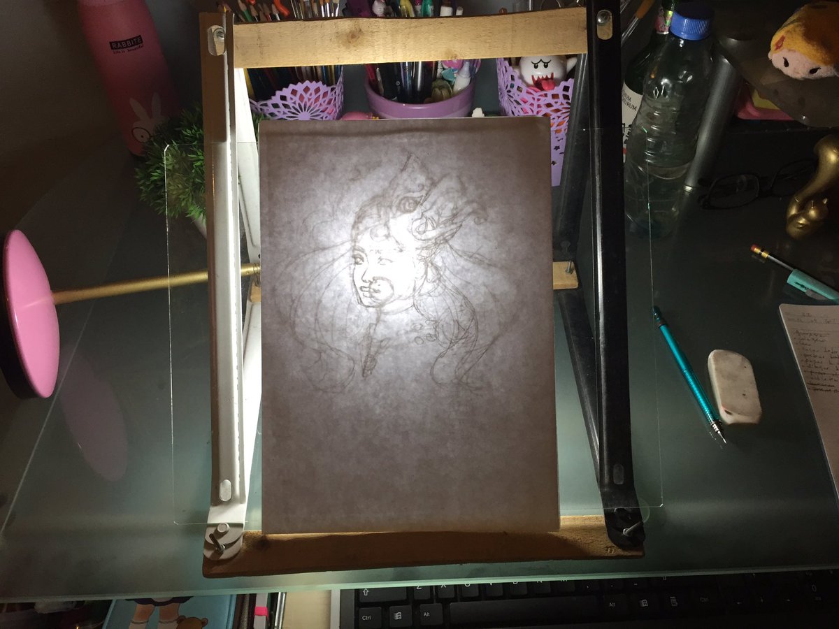 princelujanart's tweet photo. When you are poor and you need a light table #art #invention #poorbutcreative https://t.co/kPSCe4B4eK
