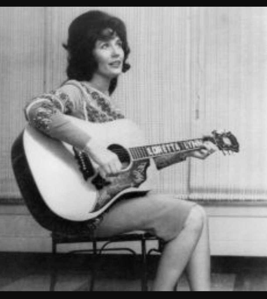 Song of the day..\" Don\t Come Home A-Drinking\" by Loretta Lynn Happy Birthday to you you legend!! 