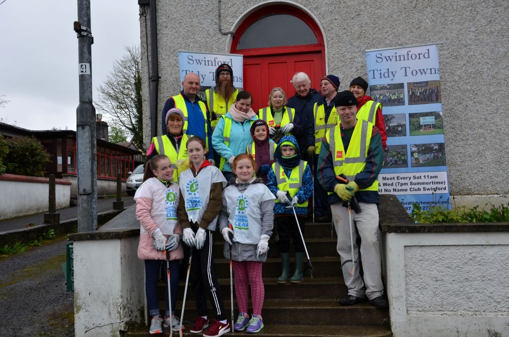 swintidytowns's tweet photo. Huge thanks to everyone helping out today for #SpringClean17 #Swinford #TidyTowns Good Friday clean. https://t.co/lFz0hclNDr