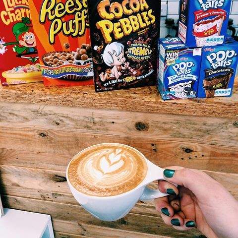 Tergoda dengan beragam sereal yang dipajang depan #DPstores <a href="/DP_BISTRO/">DP BISTRO™</a> #coffeebar cc <a href="/RADONESIA/">RADONESIA™</a> pilih yang mana? :)