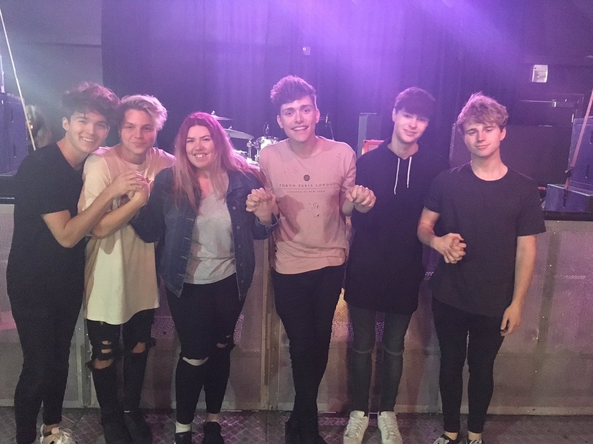 OAPhilippines's tweet photo. #OAUpdate • New photos of the boys with some fans!
(April 13, 2017) https://t.co/ejXfqdssto