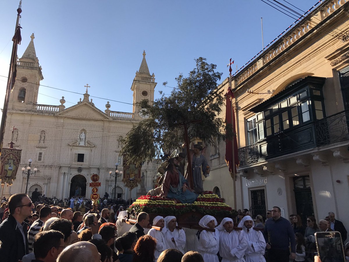 RosianneCutajar's tweet photo. Purcissjoni tal-Gimgha l-Kbira f'Hal Qormi. #HalQormi https://t.co/B5SDIQqSxl