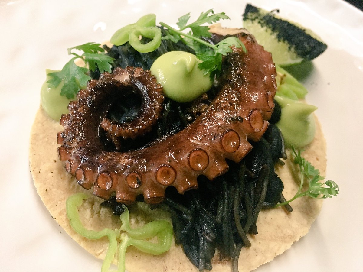 nandomarufo's tweet photo. Taquito de Pulpo con Fideos Secos Entintados, Frijoles Reventados, Aguacate y Chile Habanero Fresco!!🍃@_morenamiarest !!! https://t.co/XTsj3Oq4WF