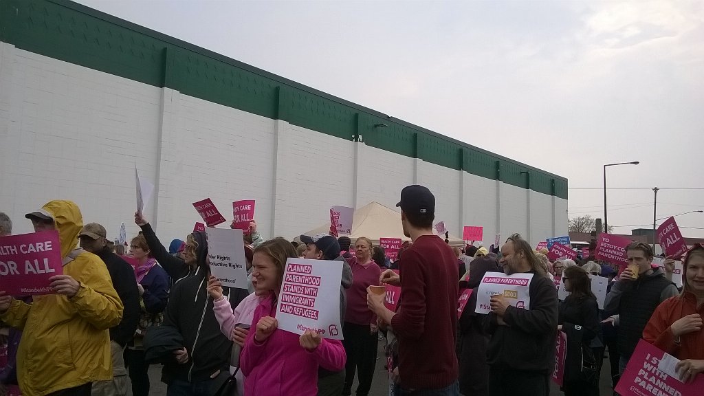 A bigger crowd than the inauguration!#IStandwithPP