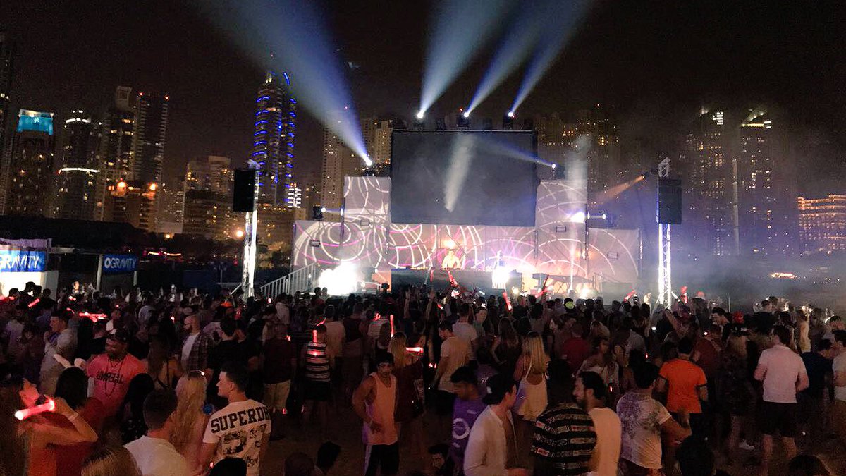 DXBeach's tweet image. It's filled up nicely just in time for @goldfishlive! 
#DXBeach #ZeroGravityDubai