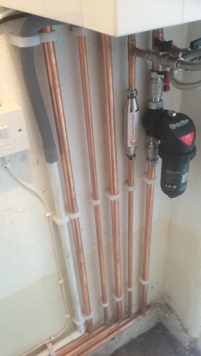 dynamicgasLtd's tweet photo. Today's system to combi. An @ViessmannUK Vitodens, @BoilerMag filters and @neomitis wireless stat. 👍 https://t.co/IvjNz74ZnL