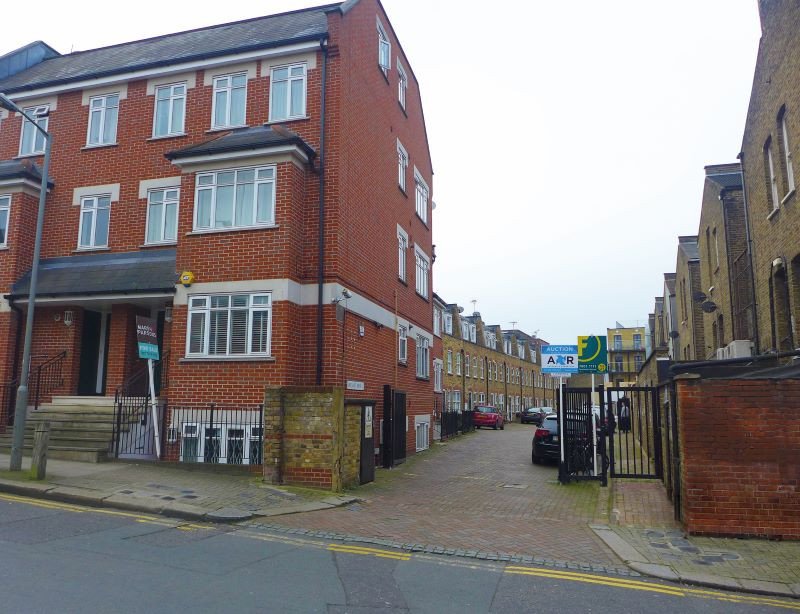 A new parking space is available at Barnard Mews, London.

parkingpoint.co.uk/space/137171/s…