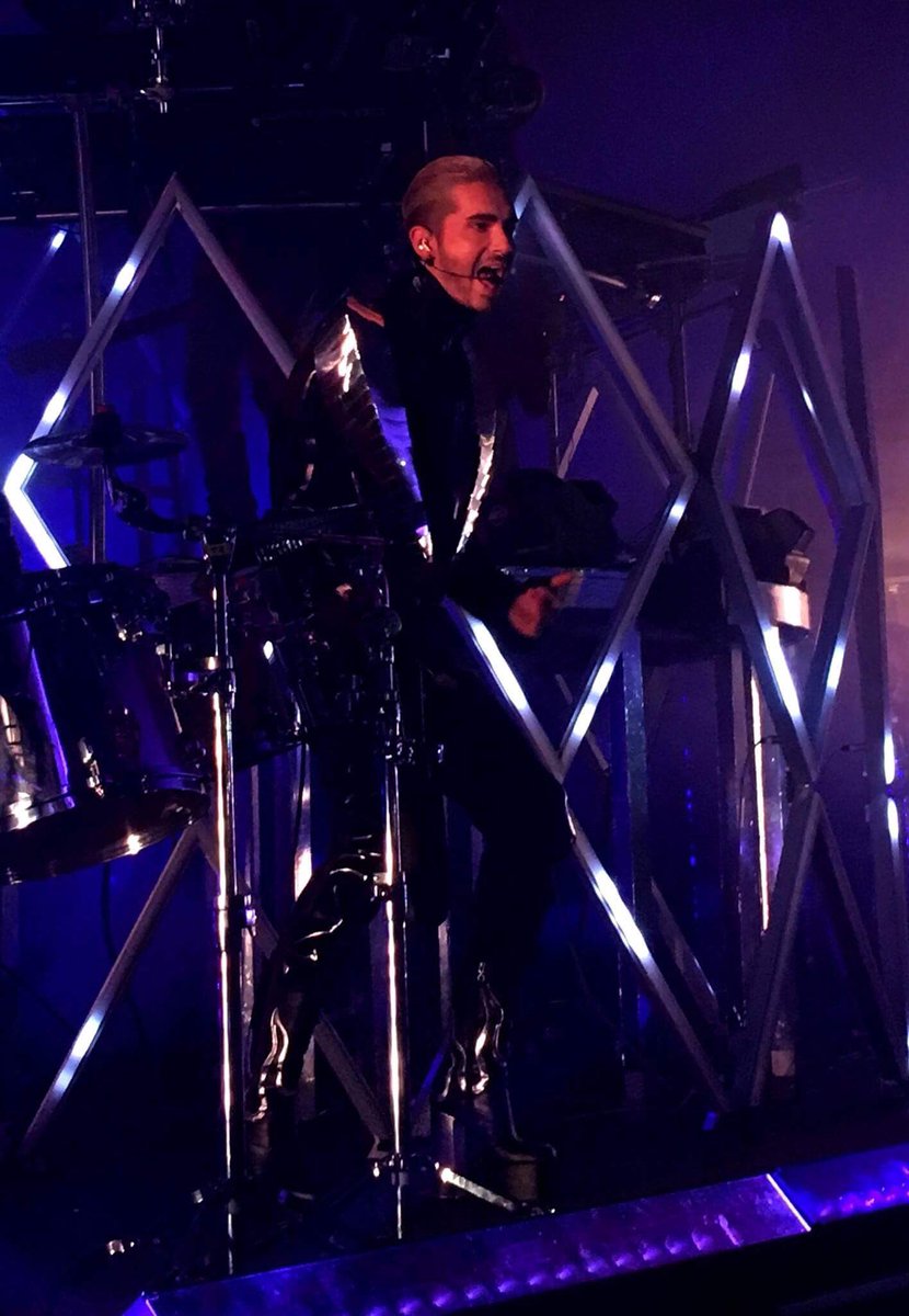 LostPanzie's tweet photo. He took me Tanzen. #tokiohotel #DMStuttgart #DreamMachineWorldTour2017 https://t.co/QCtvNzZ5T9