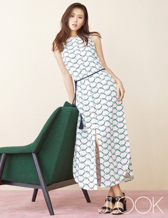allabout_kdrama's tweet photo. #SonYeJin poses for #JLook fashion magazine. Considering to collaborate with #SoJiSub in a movie project. https://t.co/0ZXPOZYdR4