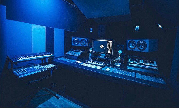 Du 24 Avril au 30 Juin 2017 , le BlackBird Studio ouvrira exceptionnellement ses portes au public. (+d'info -> Blackbirdstudio.fr )