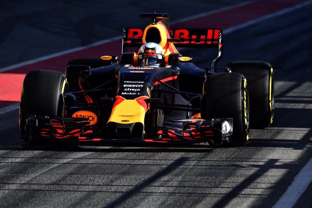 #BahrainGP Hay pelea, Ferrari, Mercedes y Red Bull están muy cerca. El domingo, en vivo, por #Fox3, a las 11 hs de Arg/9 de Mex-Col #F1xFOX