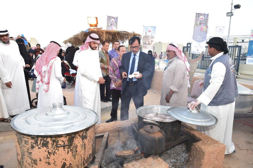 RCJY_Jubail's tweet photo. سفير دولة إندنوسيا لدى المملكة يزور #مهرجان_تراث_الشعوب اليوم في مركز الملك عبدالله الحضاري https://t.co/9xd84ysSSt